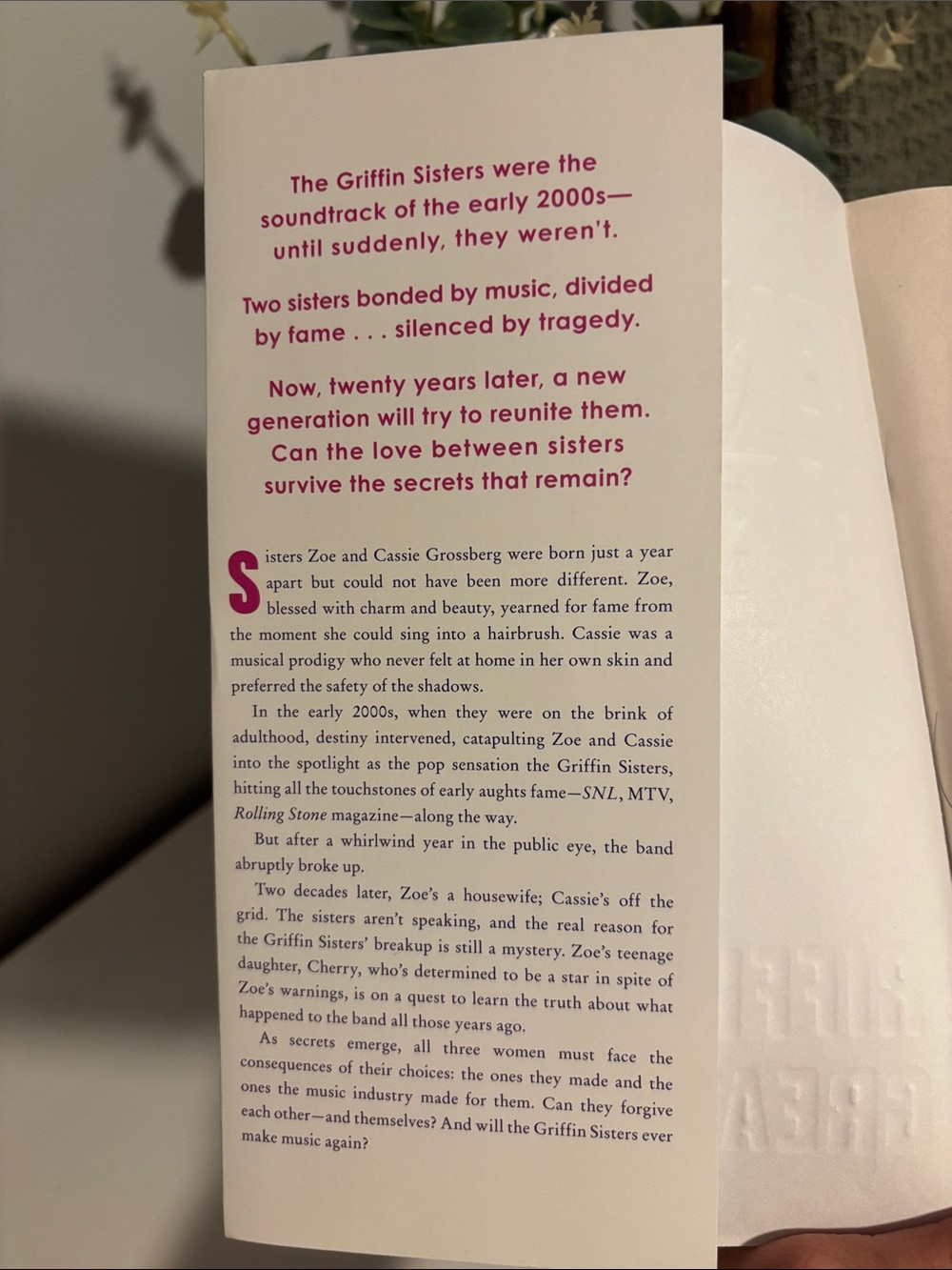 Jennifer Weiner — The Griffin Sisters' Greatest Hits (Blue Paperback) - Picture 3 of 3